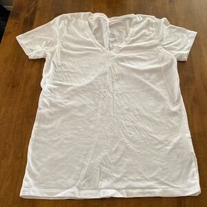 Everlane white V neck shirt size Small